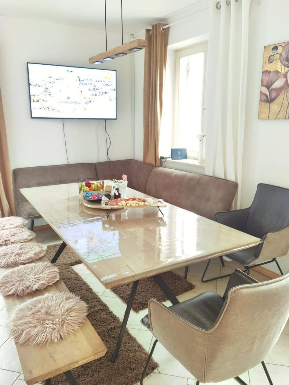 Food and drinks, Dining area, Food
