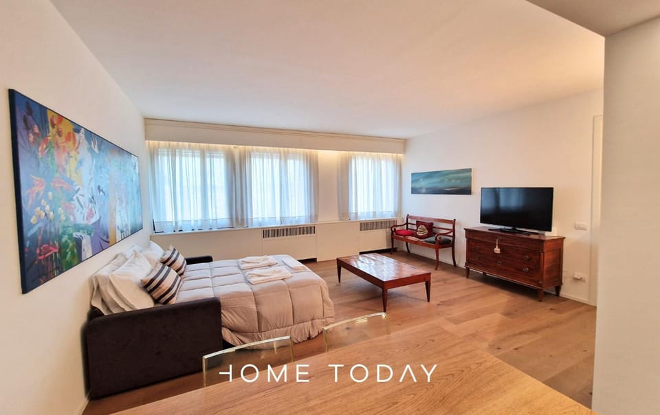 Bed, Day, Living room, Dining area
