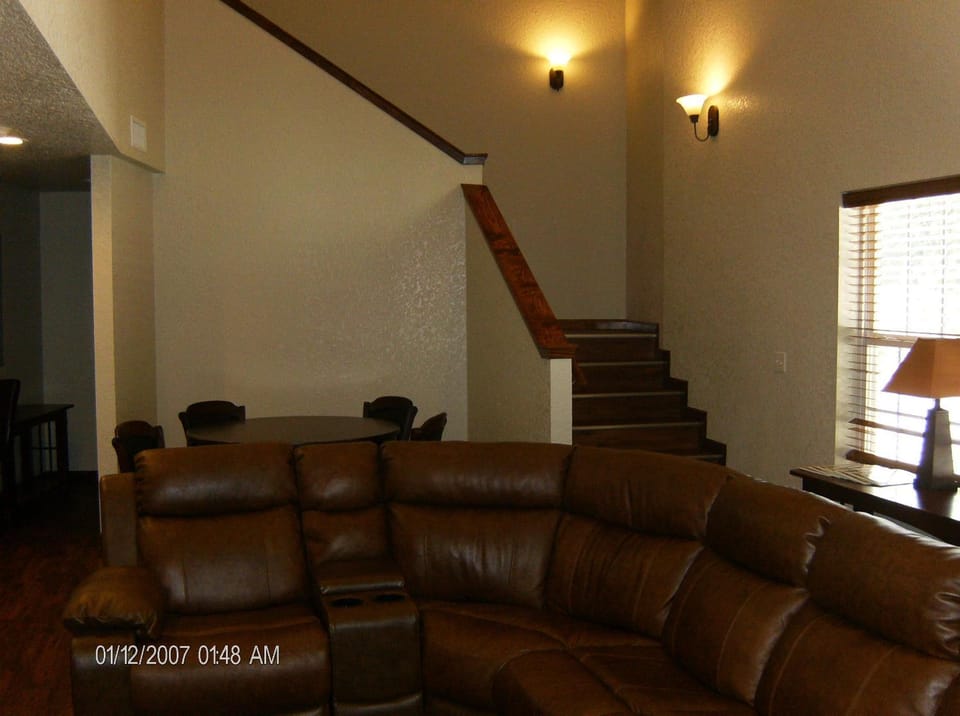 Communal lounge/ TV room, Facade/entrance, Billiard, Game Room, TV and multimedia, Living room