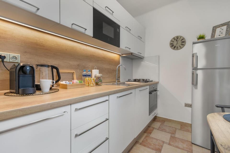 Coffee/tea facilities, Kitchen or kitchenette, dishwasher, minibar, oven, pet friendly, stove, toaster
