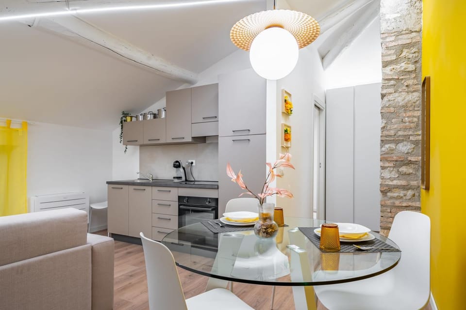 Living room, Dining area, pet friendly