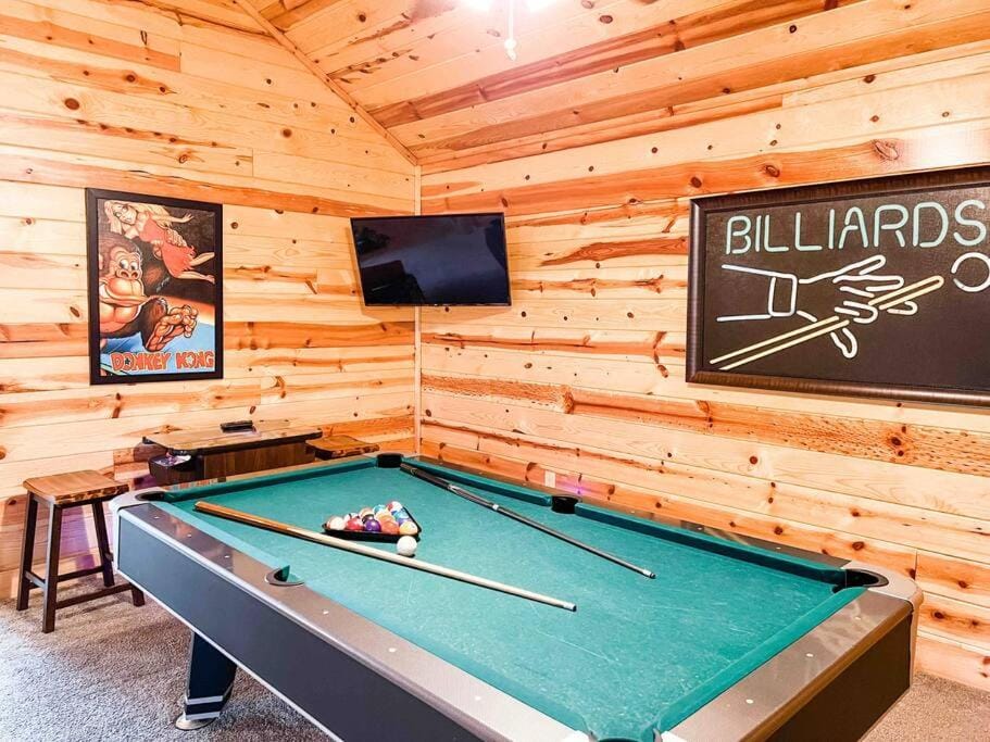 Property building, Billiard, Game Room, TV and multimedia