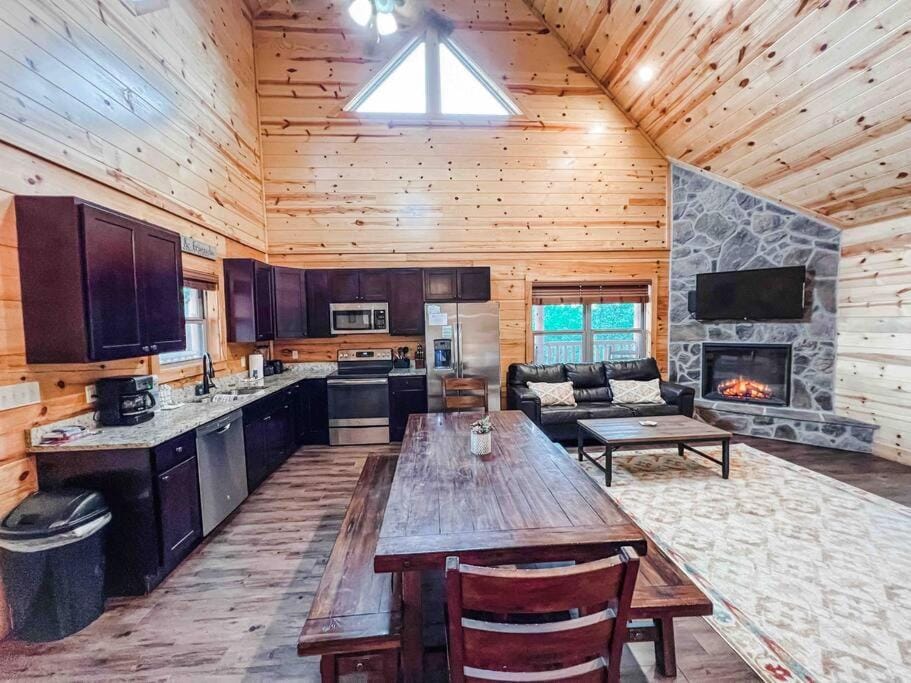 Kitchen or kitchenette, Living room, Seating area, Dining area, dishwasher, minibar, stove