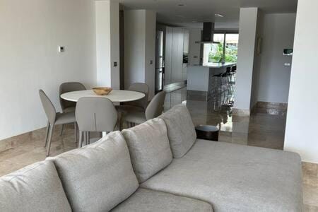 Kitchen or kitchenette, Living room, Seating area, Dining area