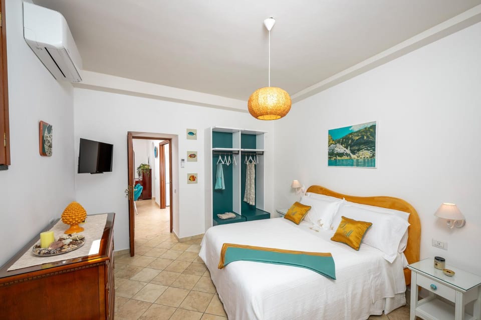 Bed, TV and multimedia, Photo of the whole room, Bedroom, air conditioner
