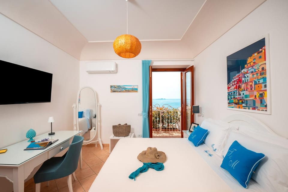 Bed, View (from property/room), Photo of the whole room, Bedroom