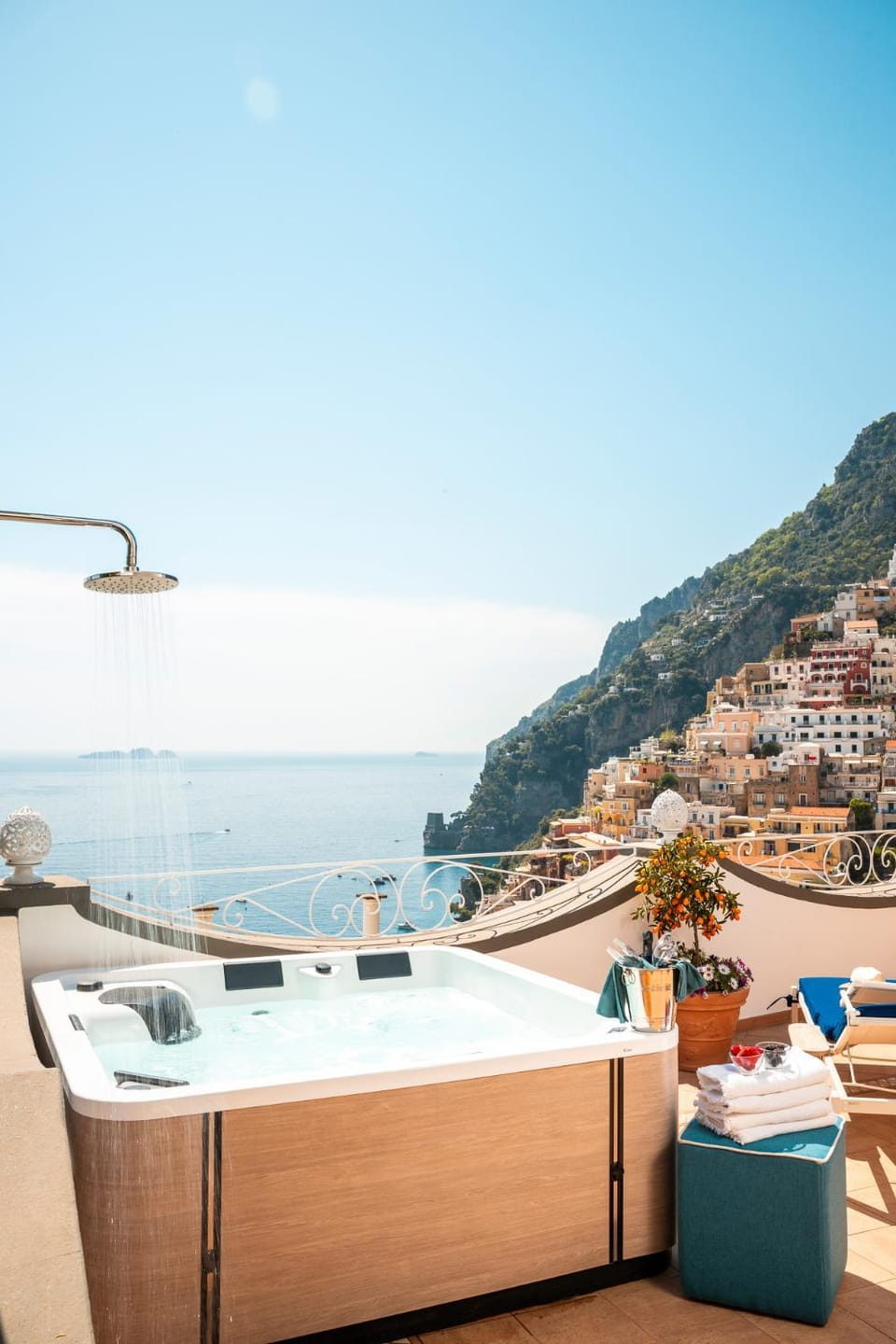 Day, Natural landscape, Dining area, Mountain view, Sea view