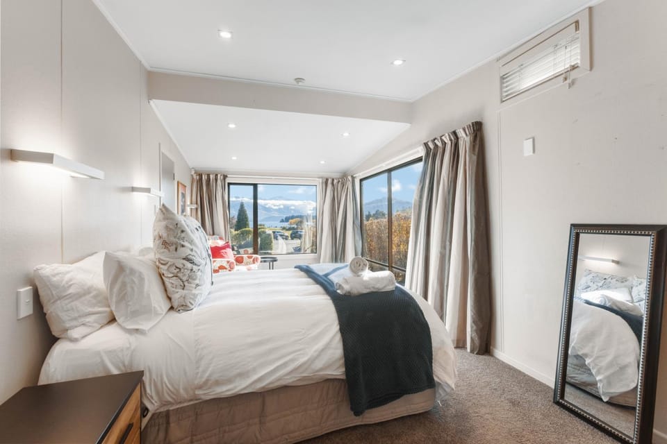 Bedroom, Garden view, Lake view, Mountain view