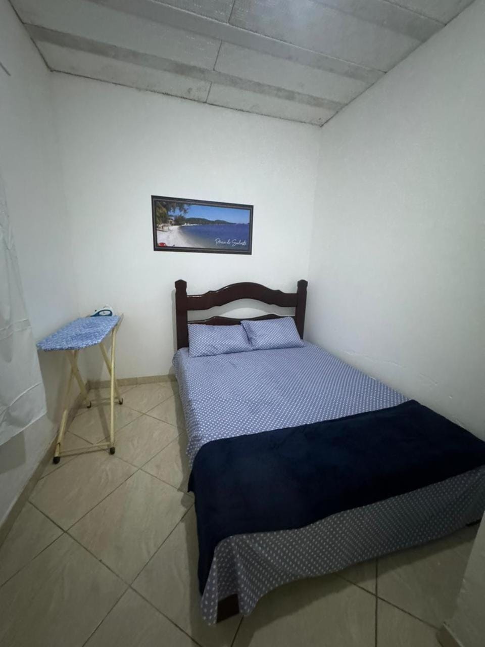 Bed, Bedroom, flat iron