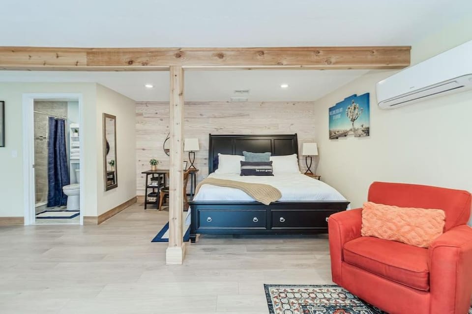 Palm Studio Apartment near Lake Hollingworth House in Lakeland