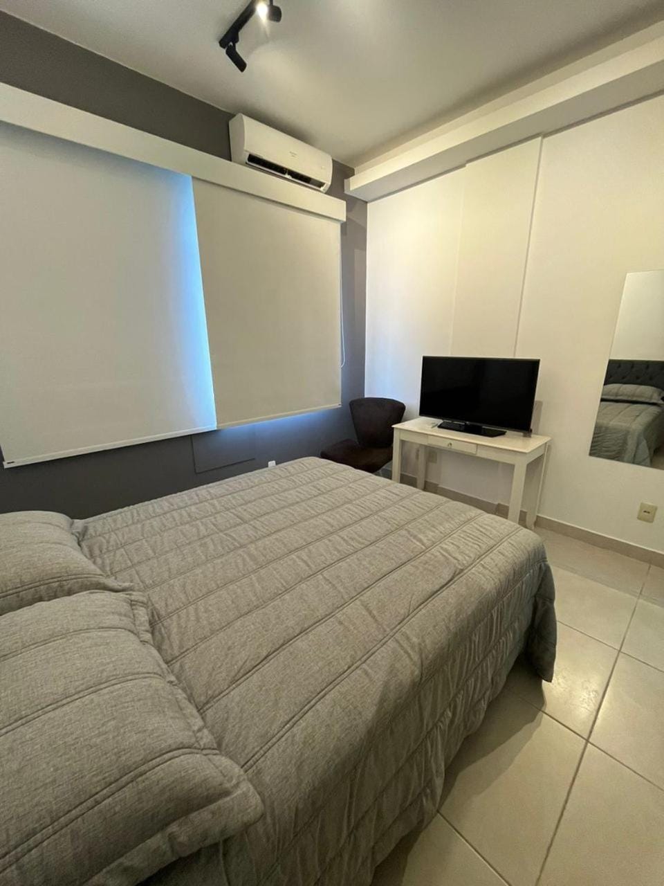 Bed, TV and multimedia, Photo of the whole room, Bedroom, air conditioner
