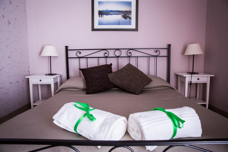 Photo of the whole room, Decorative detail, Bedroom