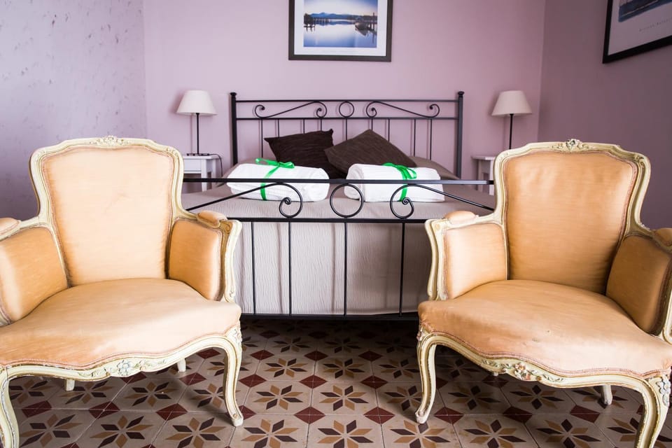 Photo of the whole room, Decorative detail, Bedroom