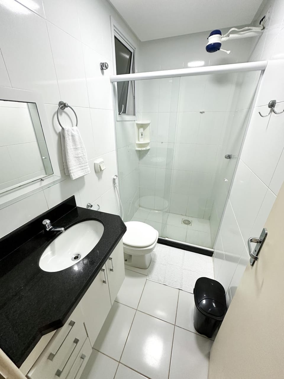 Shower, Toilet, Bathroom, towels