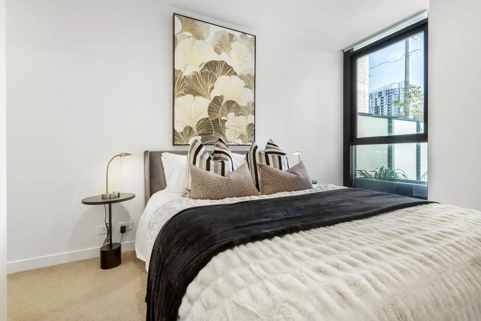 Tranquil Apt Major Hospital Precinct w Parking Apartment in Melbourne