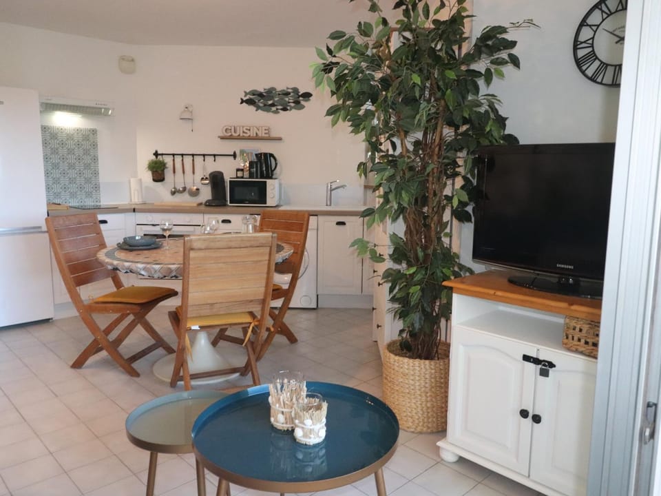 Joli T2 climatisé avec terrasse et parking à Sète - FR-1-472A-292 Apartment in Occitanie