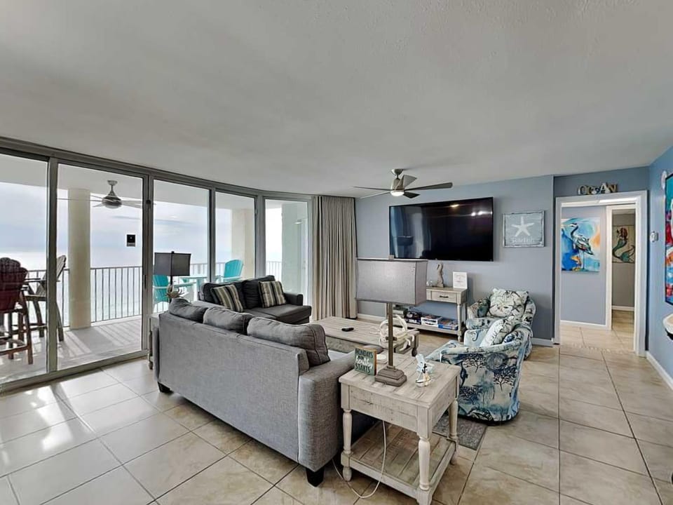 TV and multimedia, Balcony/Terrace, Living room, Seating area, Sea view, furniture