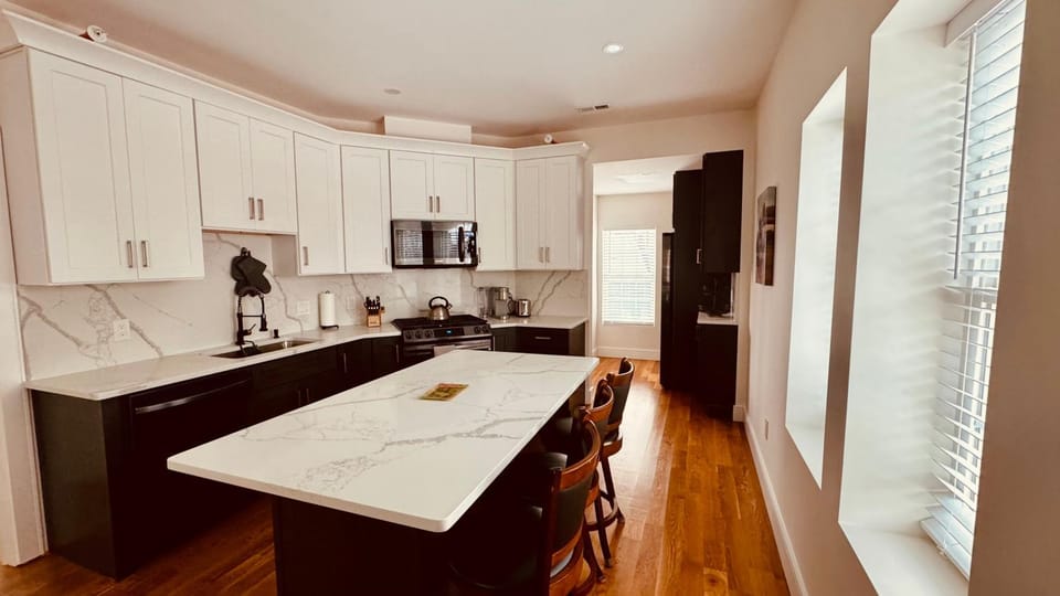Kitchen or kitchenette, Dining area, dishwasher, minibar, pet friendly, stove, kitchen