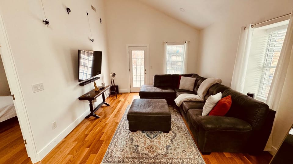 Communal lounge/ TV room, TV and multimedia, Living room