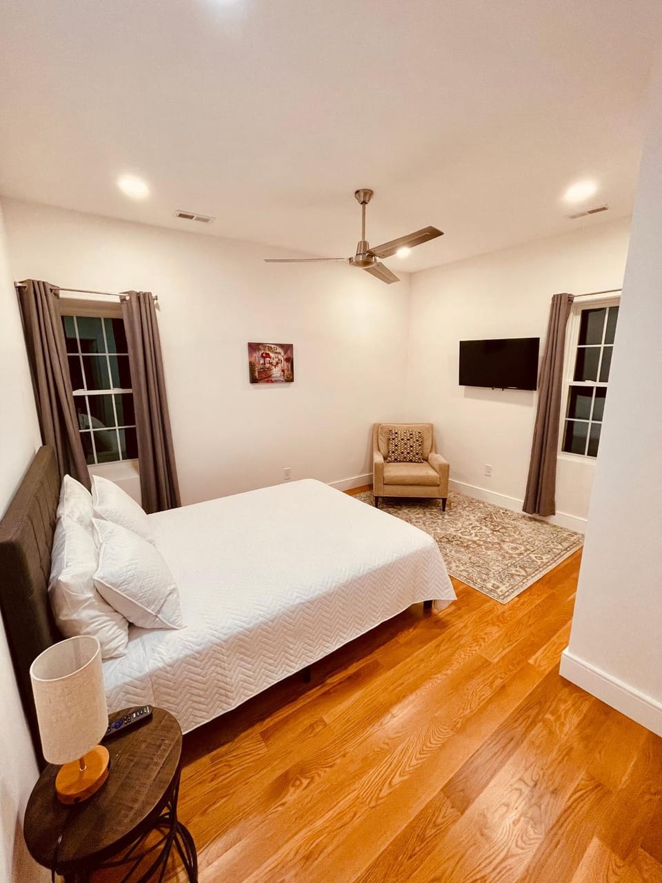 Bed, TV and multimedia, Bedroom, fireplace