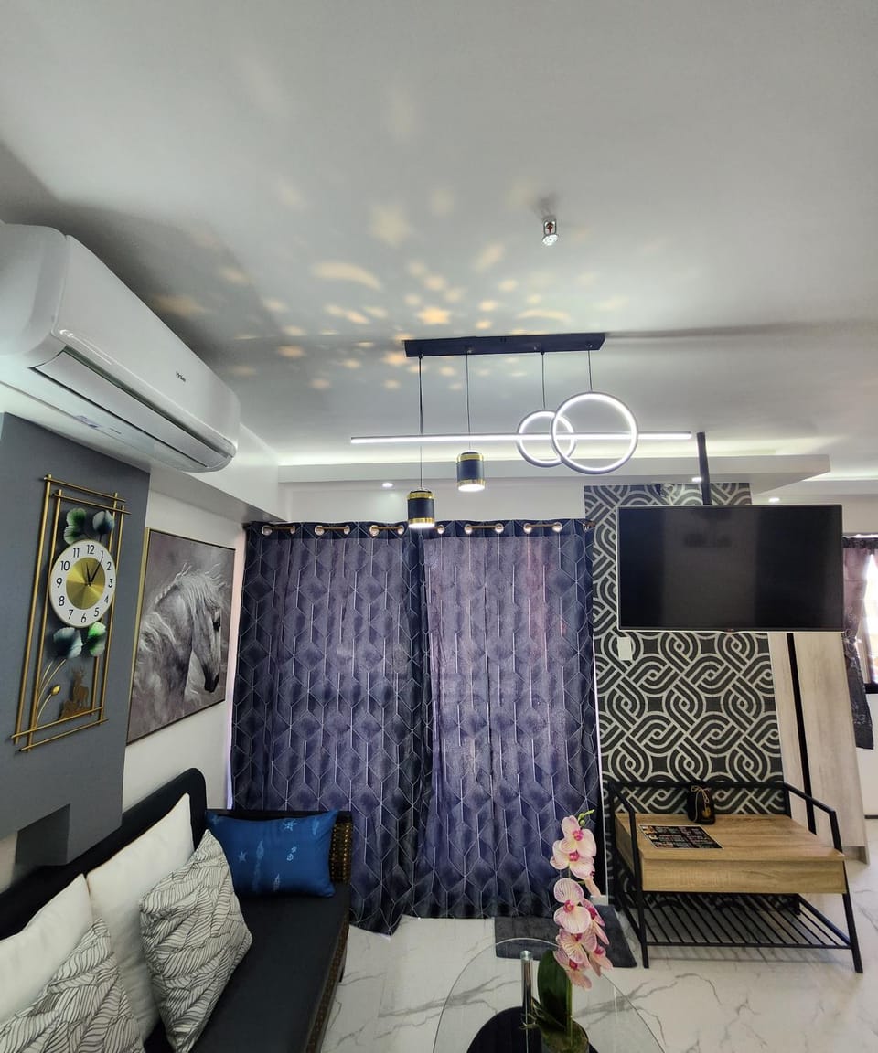 TV and multimedia, Seating area, air conditioner