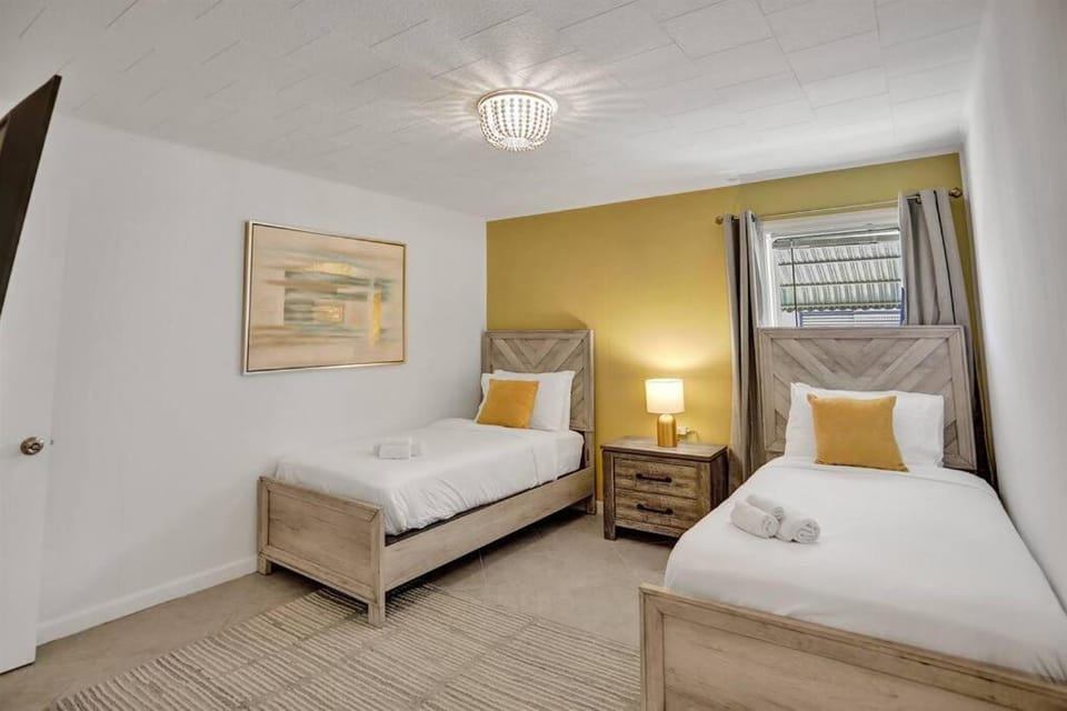 Palm Wave Says - 5 Star - Quiet Area - Stocked Apartment in West Palm Beach