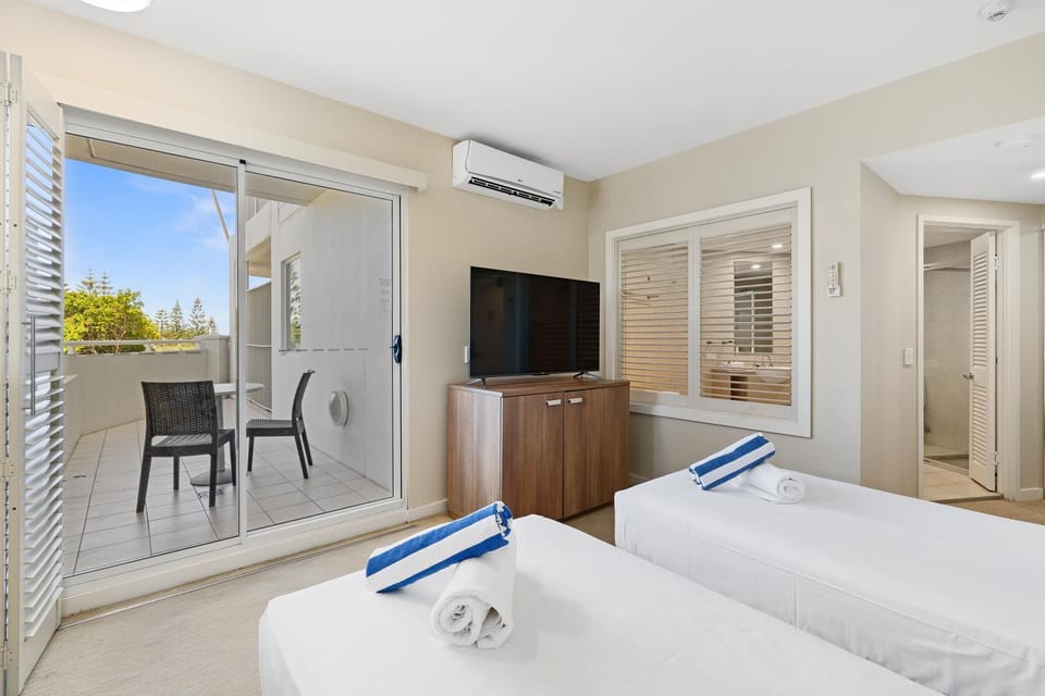 Bed, Photo of the whole room, Bedroom, towels, air conditioner