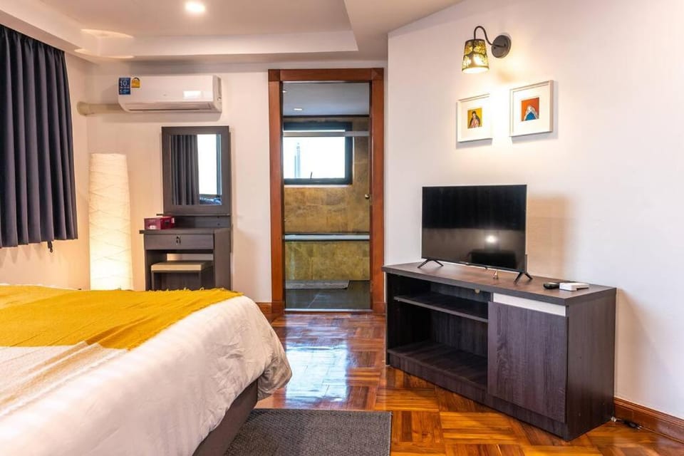 Rooftop Paradise & Koi Pond-6BR Hideaway@Icon Siam House in Bangkok