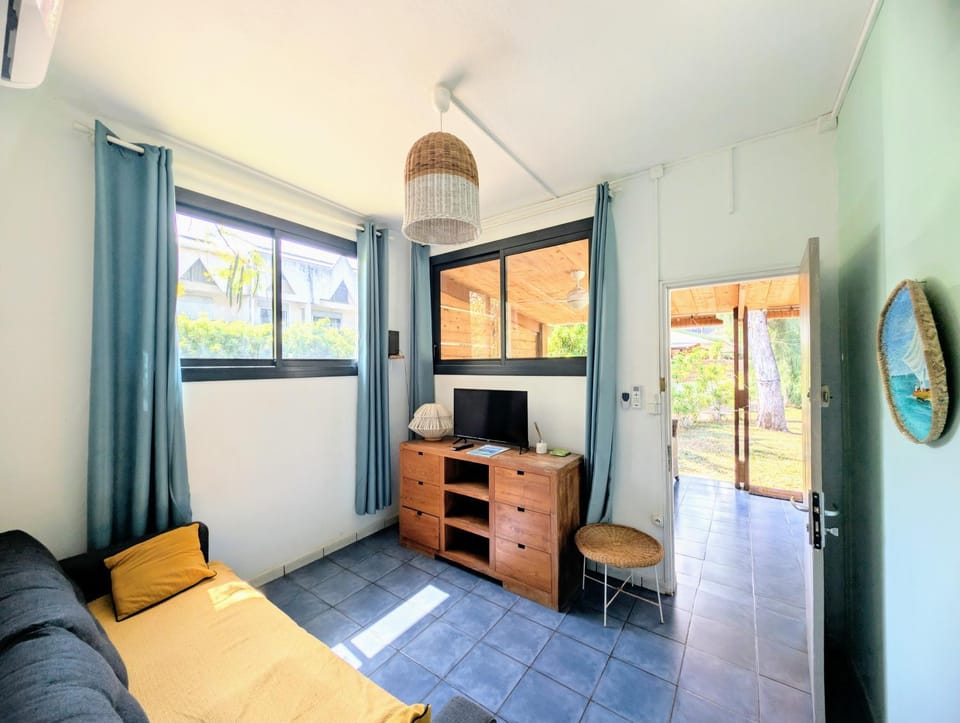Living room, air conditioner
