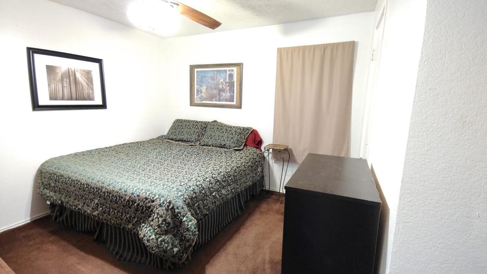 Photo of the whole room, Bedroom