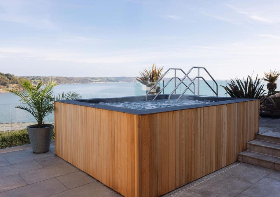 Hot Tub, Spa and wellness centre/facilities, Beach