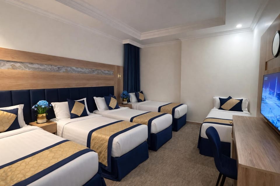 Communal lounge/ TV room, Bed, TV and multimedia, Photo of the whole room, Bedroom