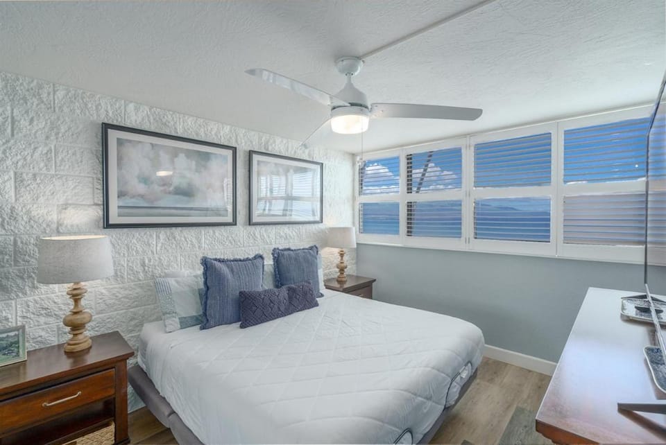 Direct Oceanfront—Fully remodeled—Sleeps 6 House in Maalaea