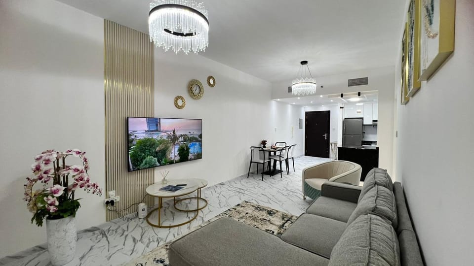 Communal lounge/ TV room, TV and multimedia, Living room, Seating area, Dining area, Evening entertainment