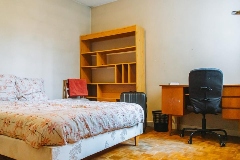 Bed, Library, Photo of the whole room, Seating area, Bedroom, wardrobe