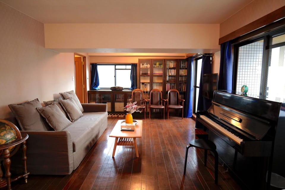 Living room, Seating area