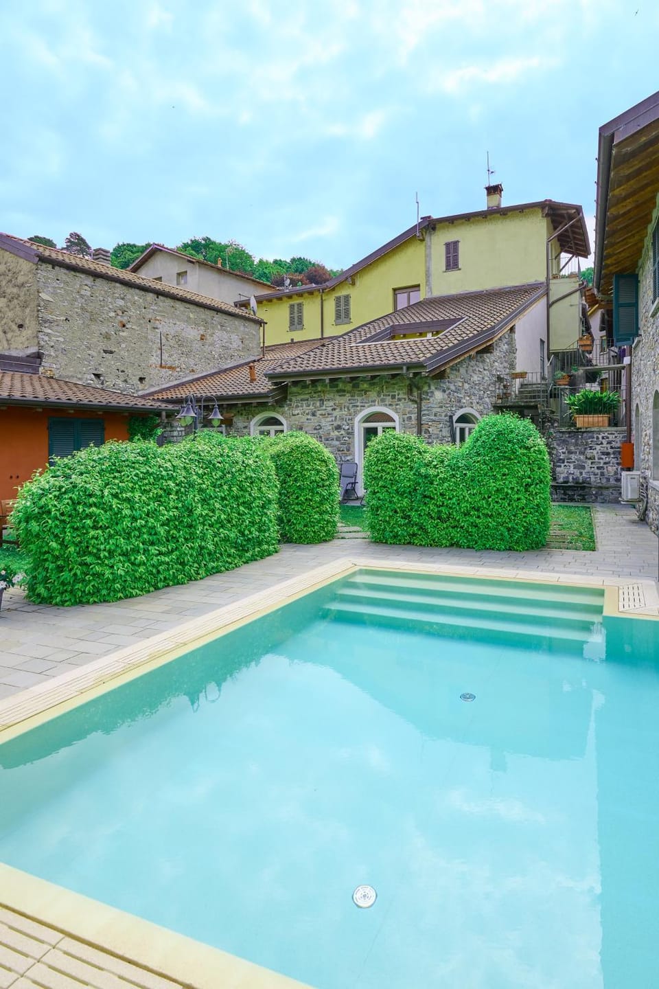 Property building, Day, Pool view, Swimming pool