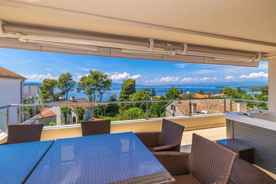 Natural landscape, Balcony/Terrace, Seating area
