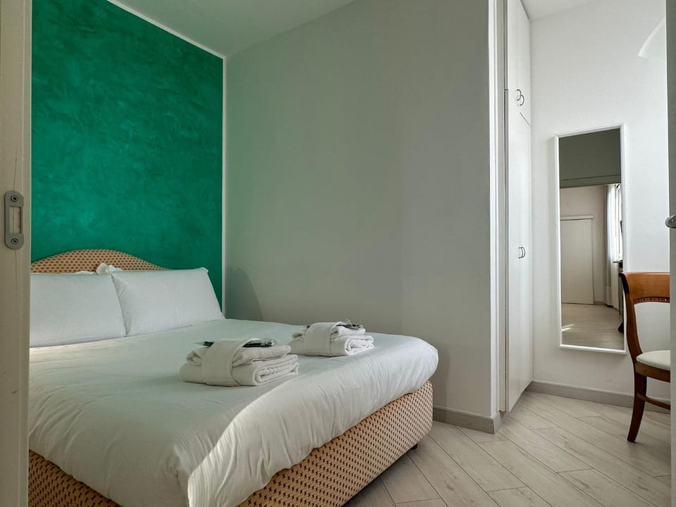Bed, Bedroom, towels, wardrobe