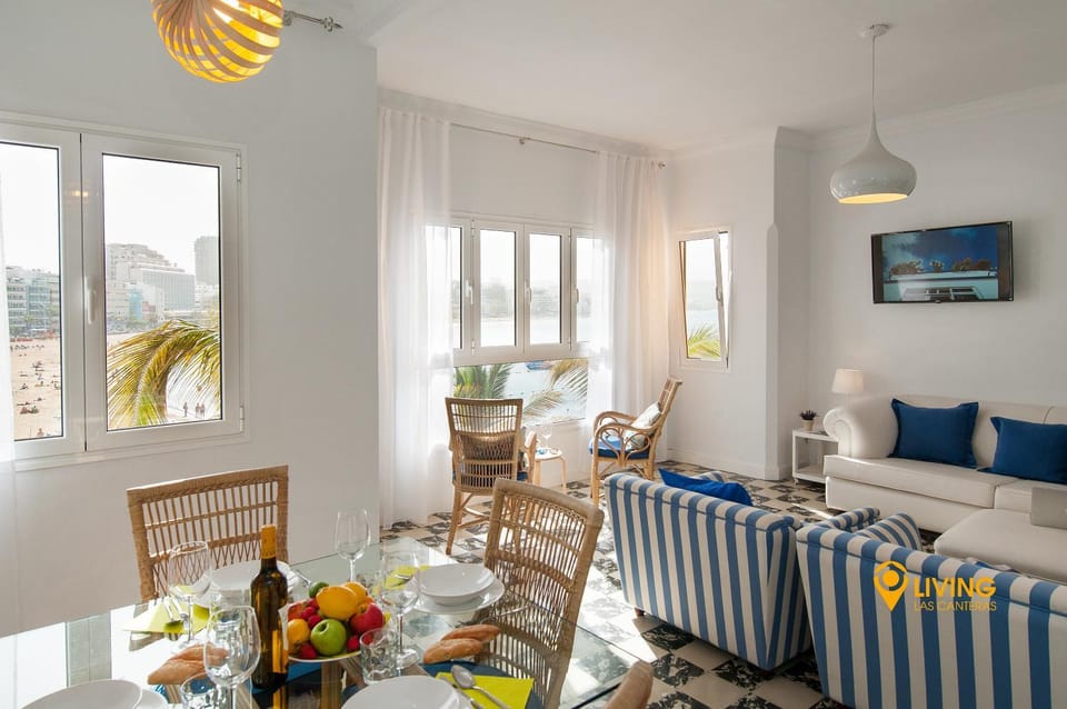TV and multimedia, View (from property/room), Food and drinks, Seating area, Dining area, Sea view