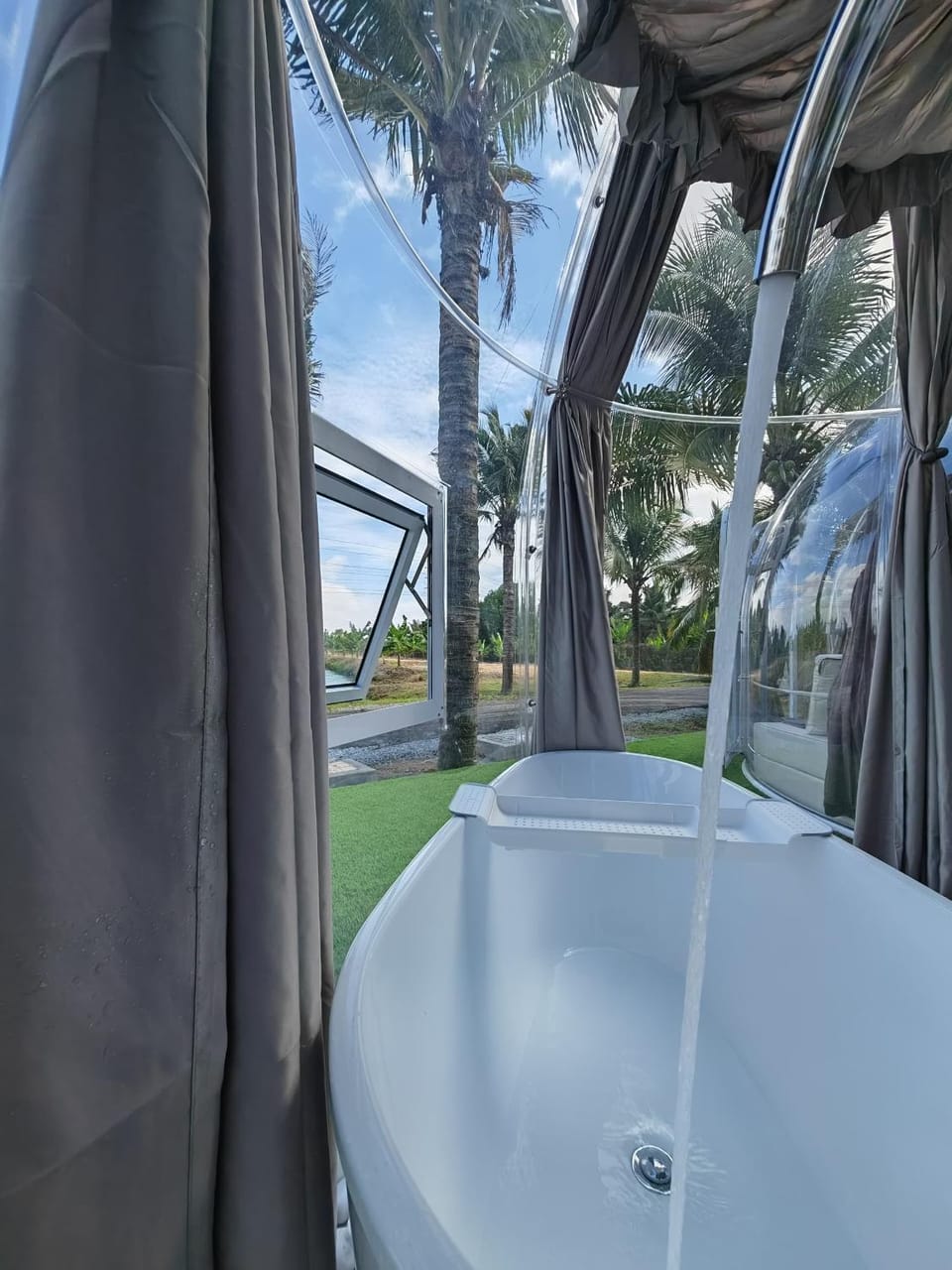 Hot Tub, Bathroom