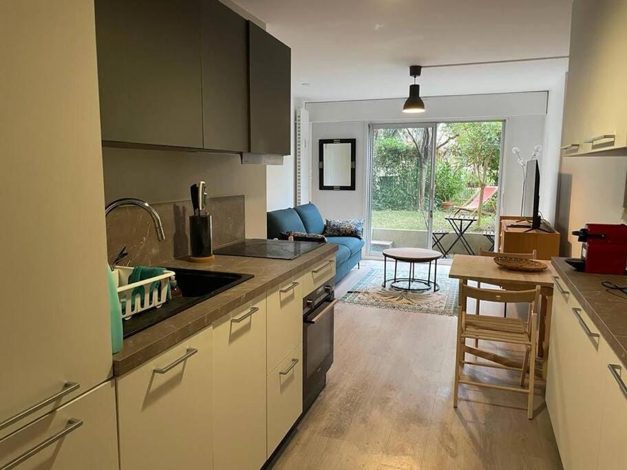 Charmant T2 avec Jardin Apartment in Paris