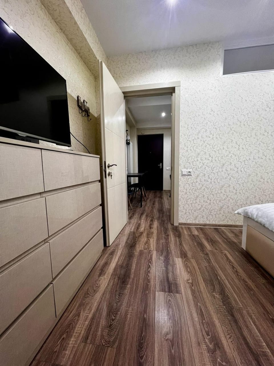 Bed, TV and multimedia, Photo of the whole room, Bedroom, wardrobe