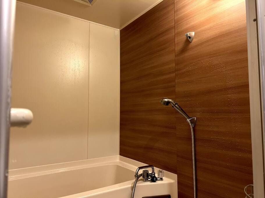 4F最寄駅まで徒歩3分。心斎橋まで3駅難波まで2駅で行ける好立地 Apartment in Osaka