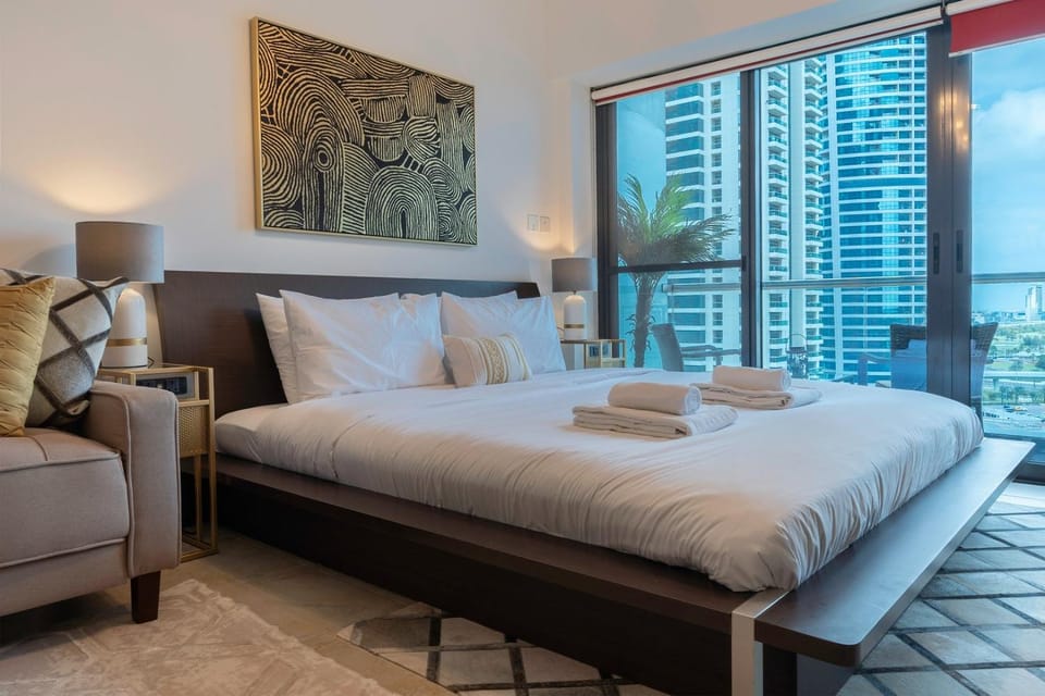 GuestReady - Studio | Balcony- Lake view Apartment in Dubai