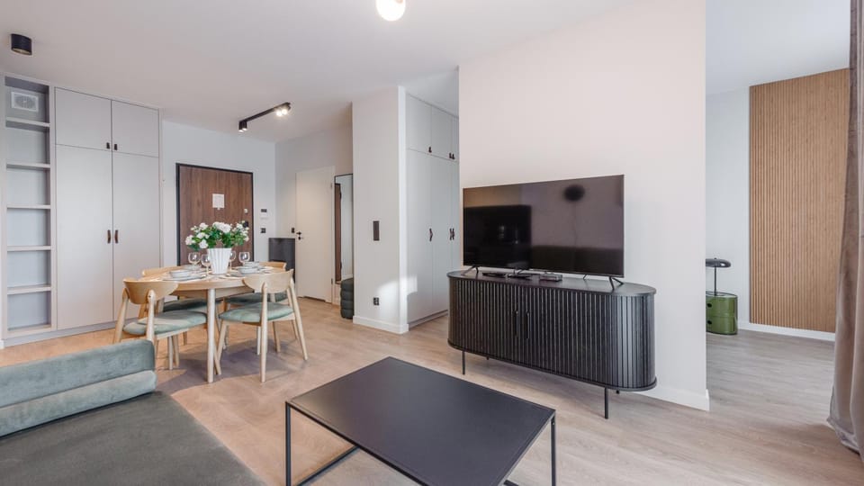 TV and multimedia, Seating area, Dining area