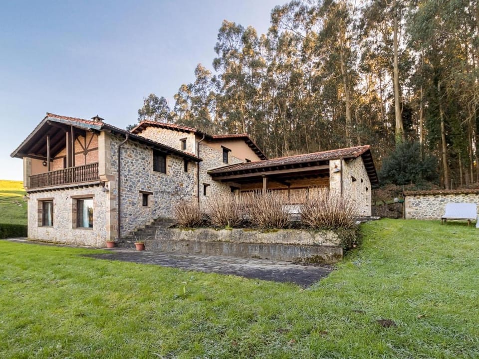 Espectacular casona en un entorno incomparable House in Cantabria