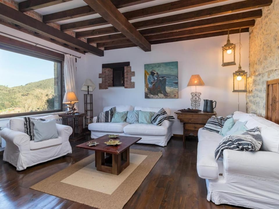 Espectacular casona en un entorno incomparable House in Cantabria