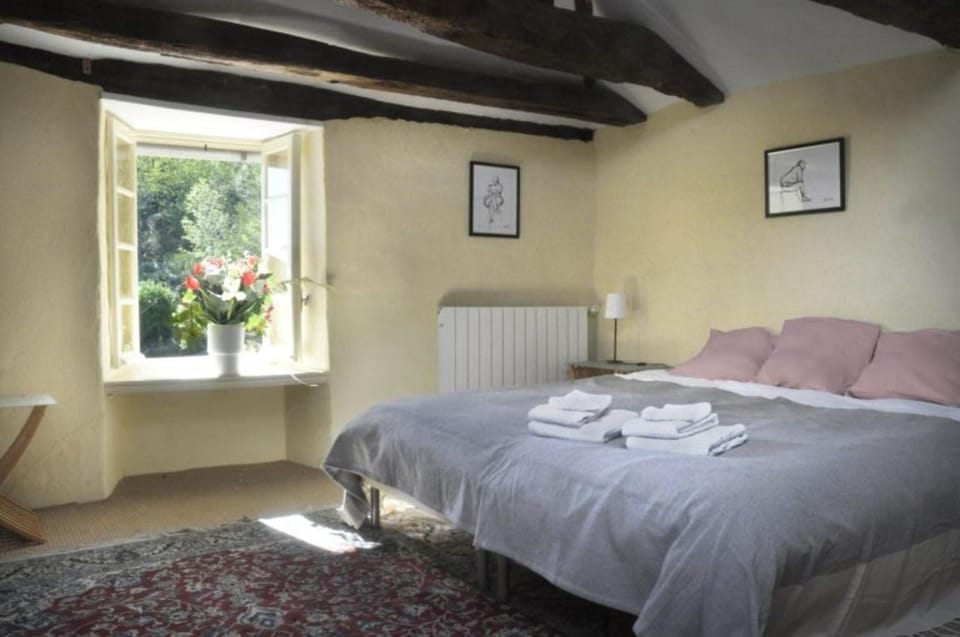 Property building, Living room, Bedroom