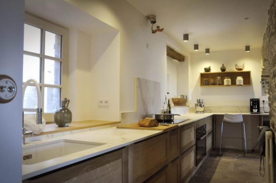 Kitchen or kitchenette, Living room